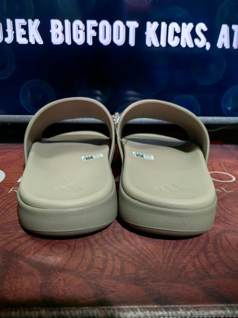 Adidas Znsory slide size 13 US (Category: Slippers & Slides) located in Pasig City. Submitted by titojek (Listing ID 1466468989, Image 3). Description: ⚠️ For sale only. 🔥 Brand new and legit Ad!das Znsory slide size 13 US 💵 1,700. Fixed price (2,500 SRP) 🛵 Lalamove or Grab ✈️ J&T and JRS (no rush shipping) 💳 Payment • Gcash or Security Bank ❌ Wala na akong meet up. ❌ Walang COD/COP. ❌ Walang Sh0pee checkout. 📍Pinagbuhatan, Pasig City 💡Actu