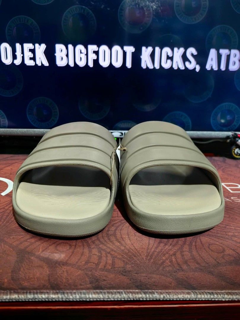 Adidas Znsory slide size 13 US (Category: Slippers & Slides) located in Pasig City. Submitted by titojek (Listing ID 1466468989, Image 2). Description: ⚠️ For sale only. 🔥 Brand new and legit Ad!das Znsory slide size 13 US 💵 1,700. Fixed price (2,500 SRP) 🛵 Lalamove or Grab ✈️ J&T and JRS (no rush shipping) 💳 Payment • Gcash or Security Bank ❌ Wala na akong meet up. ❌ Walang COD/COP. ❌ Walang Sh0pee checkout. 📍Pinagbuhatan, Pasig City 💡Actu