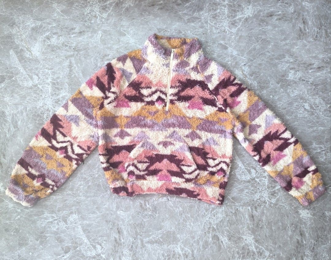 Aero Aztec Print Sherpa Quarter Zip Pullover (Category: Coats, Jackets and Outerwear) located in Tabaco. Submitted by thriftkobicolshop (Listing ID 1466388484, Image 1). Description: - Brand/Style: Fuzzy Aero sherpa pullover - Size: Extra Small on tag, can fit Small - Medium - Dimes: 19.5 stomach 21 bust 21 length - Design: Vibrant Aztec geometric pattern - Colors: Pink, purple, mustard yellow, and cream - Features: Quarter-zip front collar, long