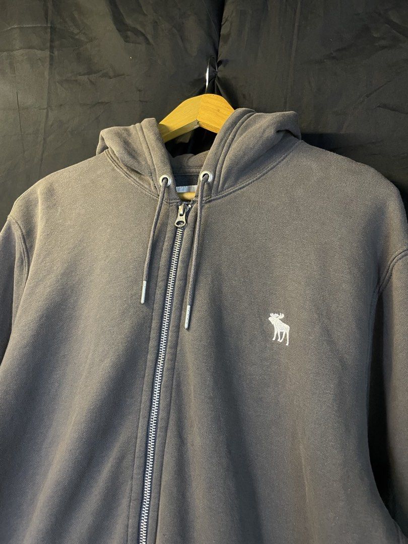 A/F HOODIE (Category: Coats, Jackets and Outerwear) located in Manila. Submitted by deyl_itzwhtt (Listing ID 1466442167, Image 2). Description: W25XL29.5 No Issue.