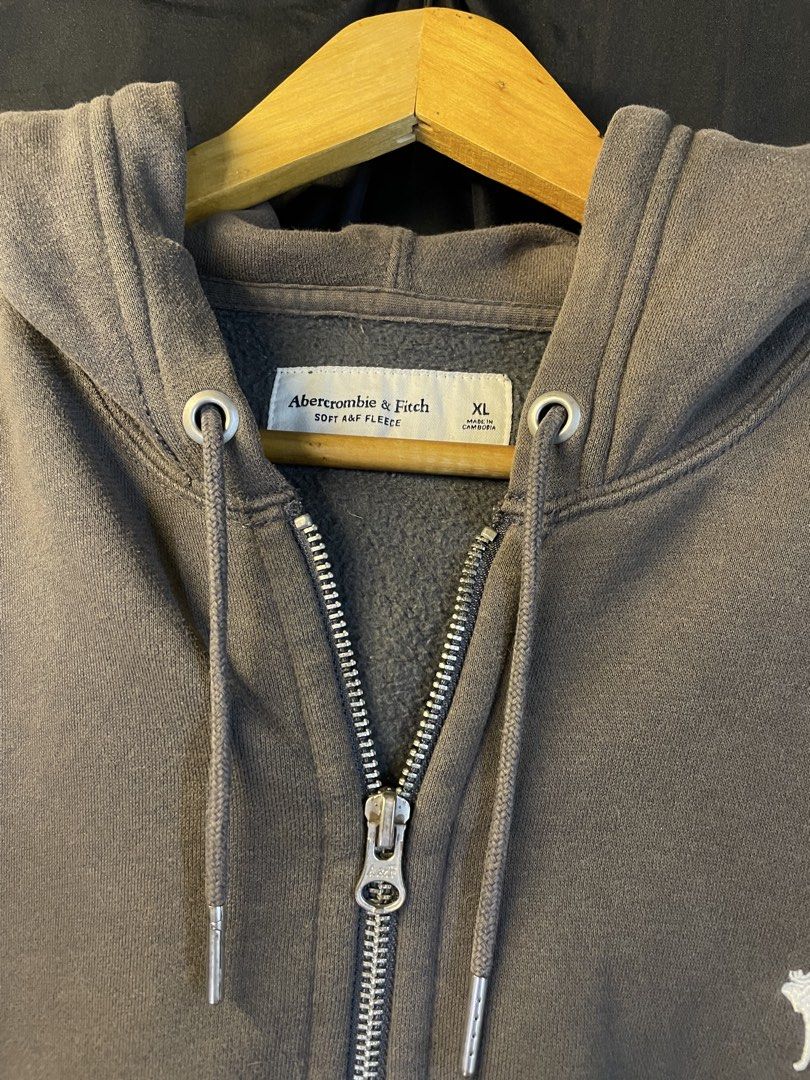 A/F HOODIE (Category: Coats, Jackets and Outerwear) located in Manila. Submitted by deyl_itzwhtt (Listing ID 1466442167, Image 3). Description: W25XL29.5 No Issue.