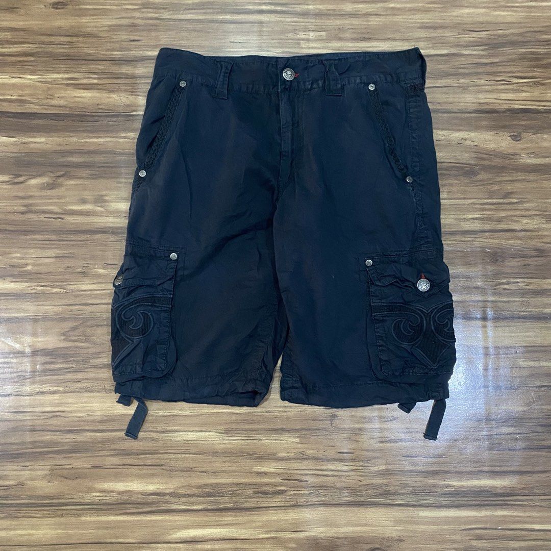 Affliction Cargo Shorts (Category: Shorts) located in Cebu City. Submitted by accurate.curations.ceb (Listing ID 1466460055, Image 1). Description: Affliction Cargo Shorts Excellent Condition COLOR RATE: 9.5/10 Issues: None 34 Measurements: Width: 34 inches Length: 23 inches Leg Opening: 11 inches Price + Sf 📍Cebu Shipping via J&T NO COD/COP PAYMENT FIRST VIA GCASH OR BANK Unli vouch and VC for legitimacy dm if interested 📩.