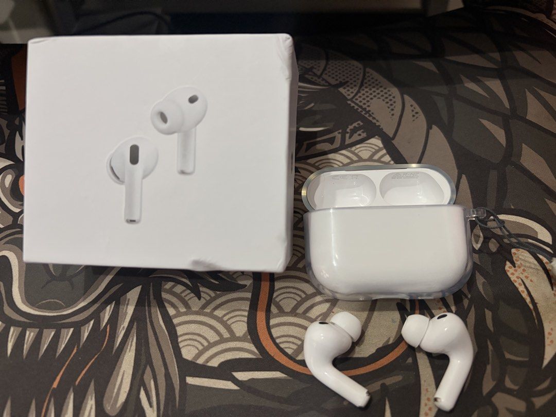 Airpods Pro 3 (Category: Earphones) located in Caloocan City. Submitted by nctc_24 (Listing ID 1466352622, Image 2). Description: AirPods Pro 3 Used once Rfs: got another earphones Negotiable price.