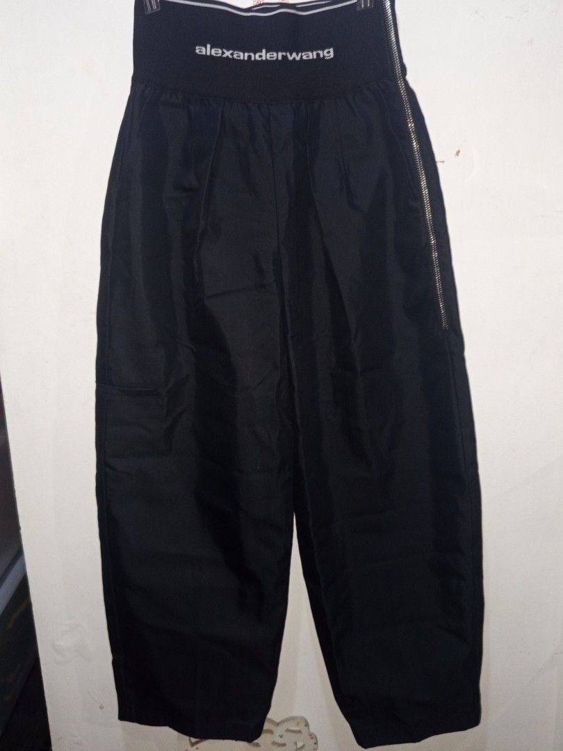 Alexander Wang Authentic Logo Wide Trouser (Category: Other Bottoms) located in Manila. Submitted by thriftspotting (Listing ID 1466524721, Image 2). Description: Never been Used Good as New Condition.