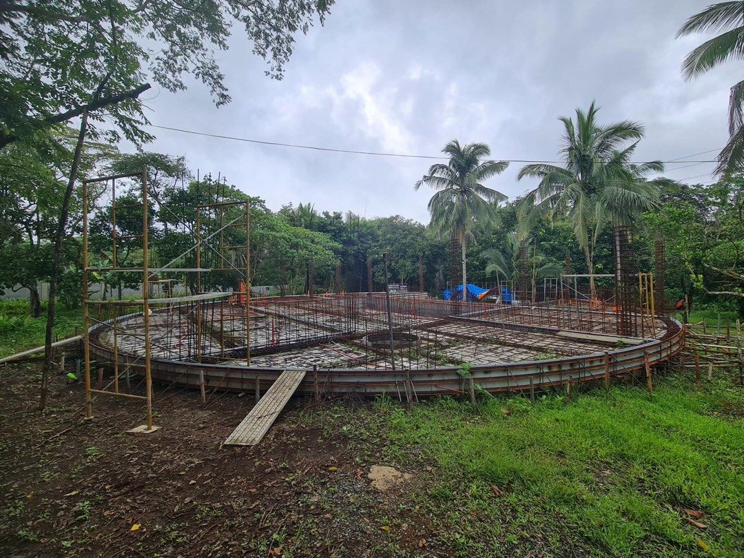Alfonso, Cavite Property for Sale (Category: Lot) located in Manila. Submitted by margepineda (Listing ID 1466493411, Image 1). Description: FOR SALE: 5,200 SQM PROPERTY IN ALFONSO, CAVITE 📍 Manggas 2, Alfonso, Cavite 📐 Lot Area: 5,200 sqm 💰 Selling Price: ₱10,000/sqm 💰 Total: ₱52,000,000 The property is fully fenced and located approximately 30 meters from the main road, with easy access. There is already an unfinished construction on the pr