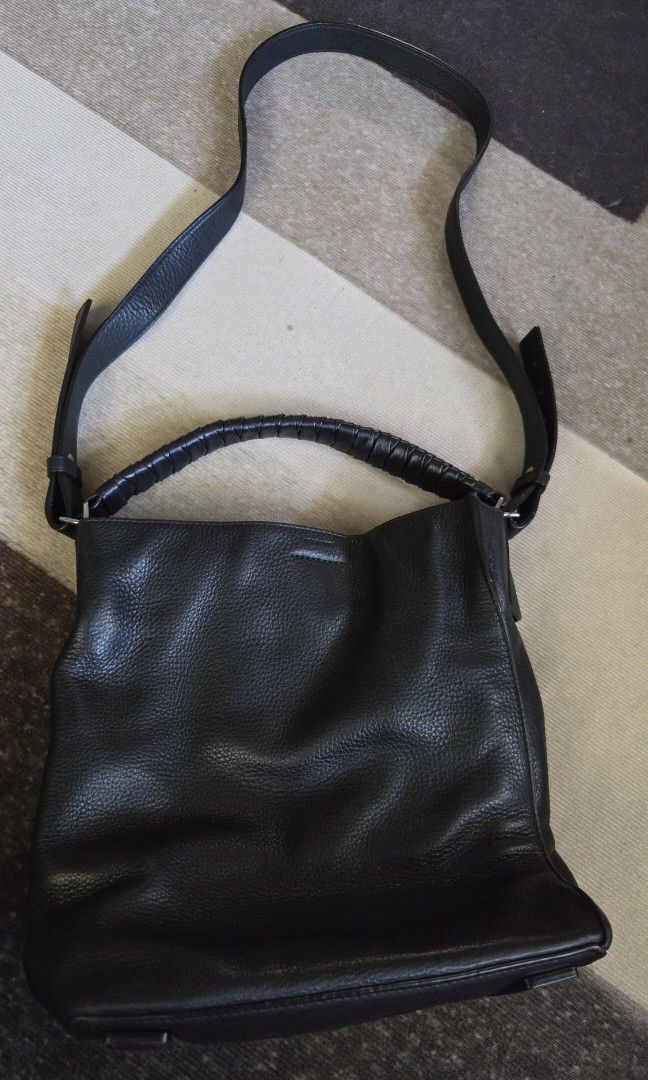 All saints leather bucket bag FINAL PRICE (Category: Cross-body Bags) located in Pagudpud. Submitted by jmpascual044757 (Listing ID 1466493836, Image 1). Description: 100% guaranteed original!!! bought by my mom in the us preloved not ukay made of genuine leather still in great condition like new! no rubs no holes no maggled leather and rubber linings are intact pass po sa barat pass sa maarte no free sf initially posted for 3000, reduced to 1800