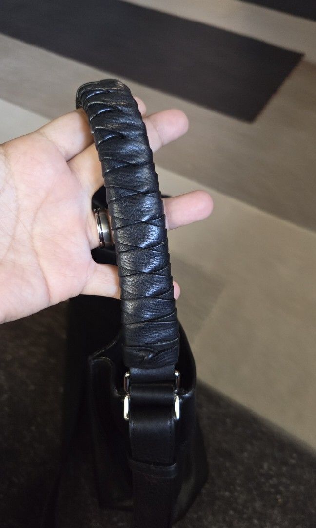 All saints leather bucket bag FINAL PRICE (Category: Cross-body Bags) located in Pagudpud. Submitted by jmpascual044757 (Listing ID 1466493836, Image 3). Description: 100% guaranteed original!!! bought by my mom in the us preloved not ukay made of genuine leather still in great condition like new! no rubs no holes no maggled leather and rubber linings are intact pass po sa barat pass sa maarte no free sf initially posted for 3000, reduced to 1800
