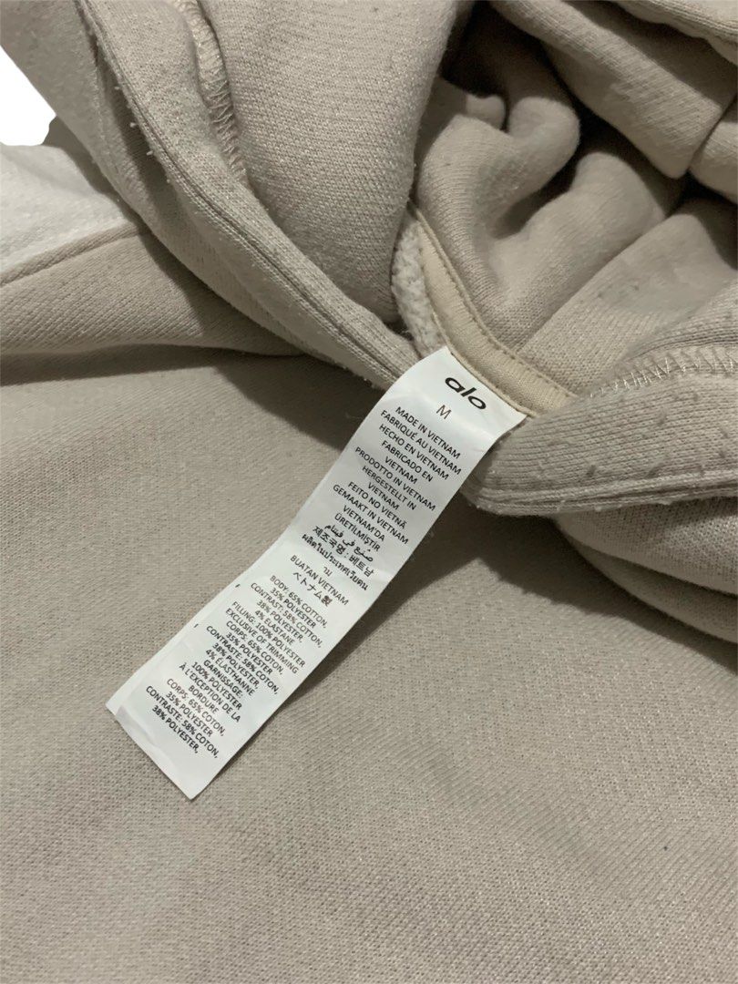 Alo (Category: Coats, Jackets and Outerwear) located in Manila. Submitted by lyf_7hrift (Listing ID 1466450386, Image 3). Description: Alo Jacket P700 25L 24W Dimes 9.5/10 Color Rate Excellent Condition.