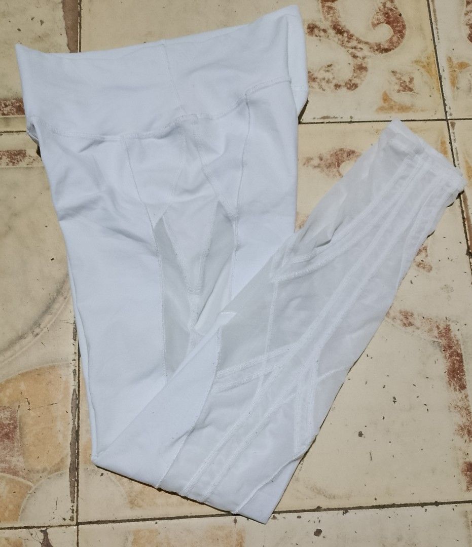 Alo yoga tights (Category: Activewear) located in Baguio. Submitted by ukay.kayuhjan (Listing ID 1466449770, Image 3). Description: alo yoga tights medium on tag 36length excellent 680₱.