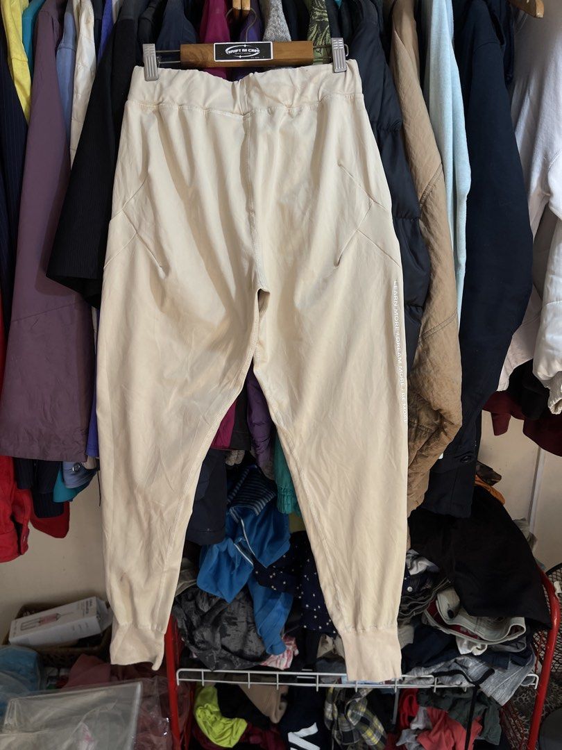 Alphalete Jogger Pants (Category: Activewear) located in Cabuyao City. Submitted by jeirussamson897 (Listing ID 1466347852, Image 2). Description: Alphalete Jogger Pants small 26-30 waistline (stretchable) 37 length excellent condition needwash (has stain) asnew condition on fabric it has stains only 9/10 349+sf.