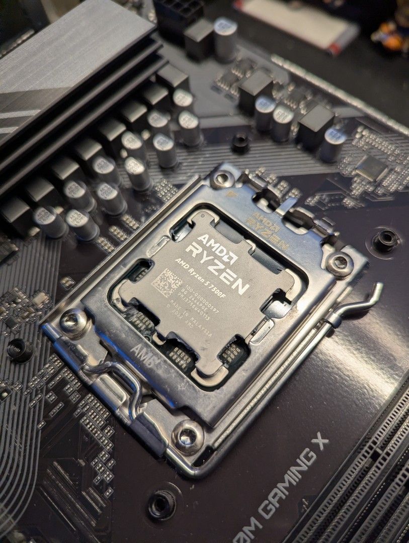 AM5 7500F Bundle (Category: Computer Parts) located in Rizal. Submitted by mltech (Listing ID 1466447130, Image 3). Description: 🔥 FOR SALE: Ryzen 5 7500F + Gigabyte A620M Gaming X Bundle 🔥 💰 Selling Price: ₱10,300 (FIXED) 🤝 Open for Trades as long as below market value Good for AM5 Entry-Level build 📦 Bundle Includes: • AMD Ryzen 5 7500F • Gigabyte A620M Gaming X • AMD STOCK COOLER ⚠️ Note: No I/O Shield Included 📍 Rodriguez, Rizal (Prince