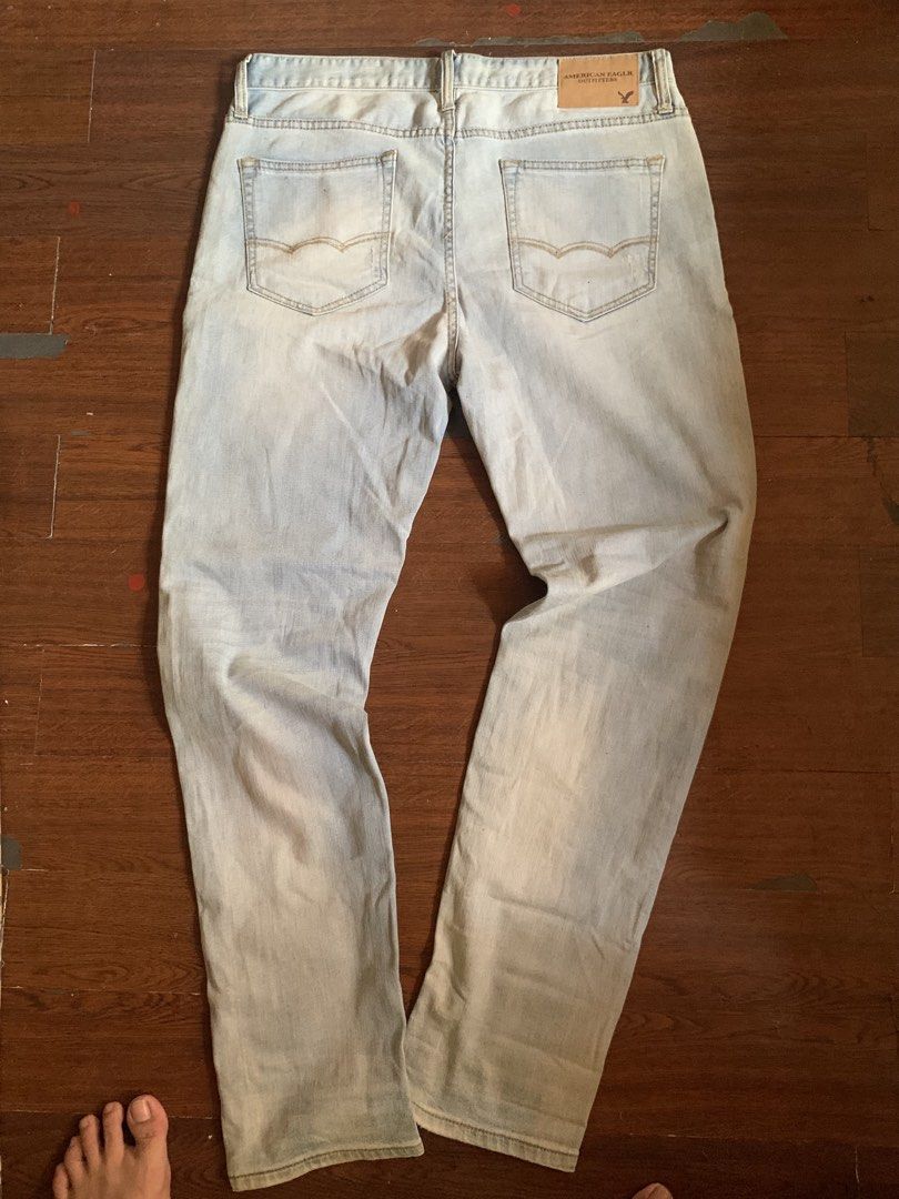 American Eagle Skinny Light Wash Jeans (Category: Jeans) located in Pasig City. Submitted by tan_flipping (Listing ID 1466560647, Image 2). Description: - Brand: American Eagle - Fit: Skinny - Color/Wash: Light wash with subtle fading and distressing - Details: Classic five-pocket setup, button closure, zipped fly, and leather brand patch on the back waistband - Condition: Well-maintained and ready to wear.