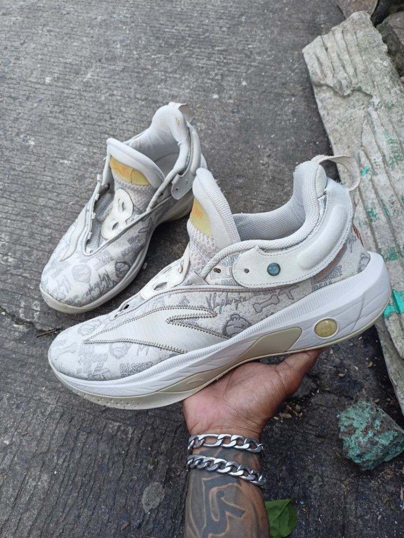 ANTA KT8 ROCCO Shoes (SIZE 15) (Category: Sneakers) located in Manila. Submitted by nozhkiejre64688 (Listing ID 1466394080, Image 1). Description: Sa mga naghahanap ng big size .. ANTA KT8 ROCCO SHOES SIZE 15 .. GOOD CONDITION .. ISSUE ..LAST 2 PIC AND NO LACE ... PM LNG PO .. - Brand: ANTA Basketball - Colorway: White and cream with all-over signature graphic print - Branding: Bulldog logo on right heel, GH logo on left, Number 8 on tongue - Tec