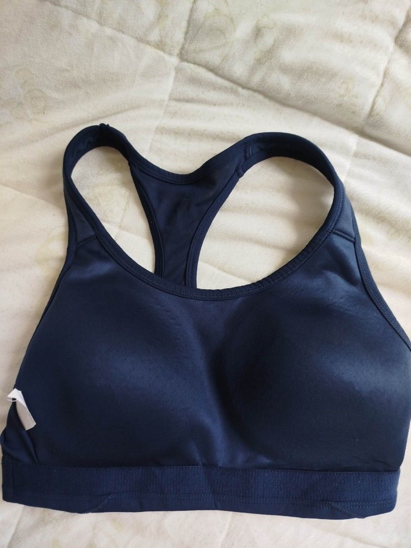 Anta Sports Bra (Category: Activewear) located in Las Pinas. Submitted by wisedragon-84af (Listing ID 1466374933, Image 1). Description: .