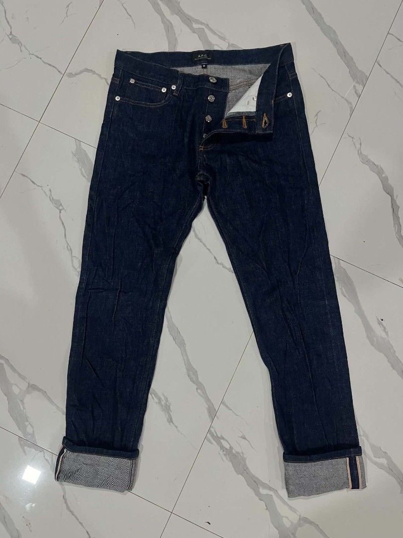 APC SELVEDGE DENIM (Category: Jeans) located in Tagum. Submitted by kharldavid38916 (Listing ID 1466438400, Image 2). Description: want to sell APC selvedge denim Button Fly 30 - 31 wasit 39 - lenght 6.5 - leg open Like new No issues unli vc / vouch.