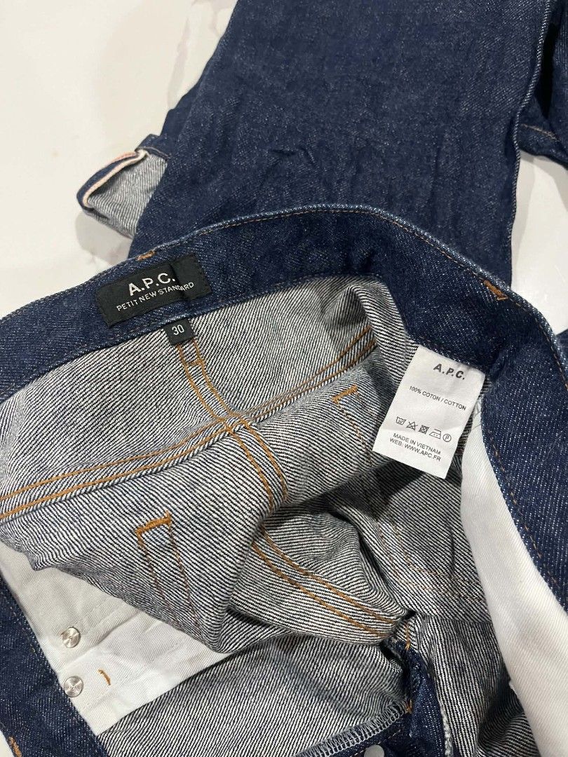 APC SELVEDGE DENIM (Category: Jeans) located in Tagum. Submitted by kharldavid38916 (Listing ID 1466438400, Image 1). Description: want to sell APC selvedge denim Button Fly 30 - 31 wasit 39 - lenght 6.5 - leg open Like new No issues unli vc / vouch.