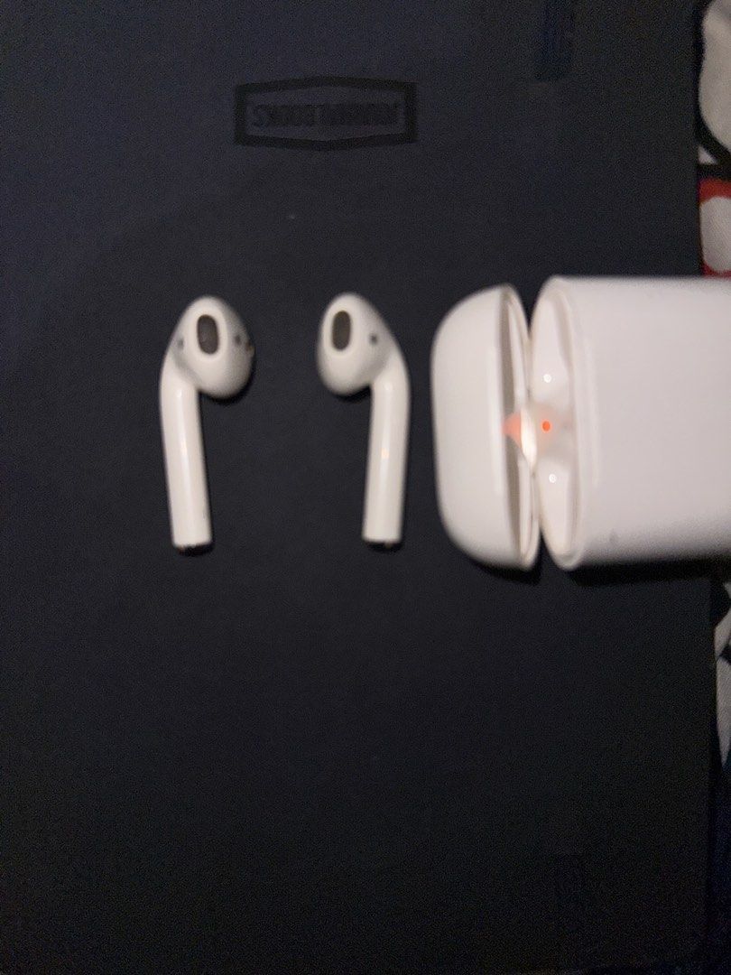 Apple Earpods (Category: Earphones) located in Mandaluyong City. Submitted by choco.24 (Listing ID 1466487646, Image 2). Description: 2nd Hand Original Apple Earpods issue nagpapair siya pero nawawala sa pagconnect.