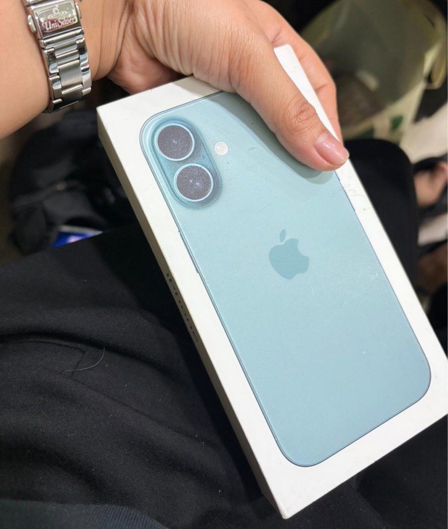 Apple iPhone 16 256GB Teal (Category: iPhone 16 Series) located in Mandaluyong City. Submitted by GloriousCollection (Listing ID 1466411011, Image 1). Description: Model: Apple iPhone 16 Color: Teal Storage: 256GB Battery Health: 93% (534 cycle counts) Condition: 100% working normal, ready for a new owner Purchased August 2025 |Beyond the Box Original Price: 66,990 Selling Price:41000 (slightly negotiable for meetup) Teal color (very elegant, rar
