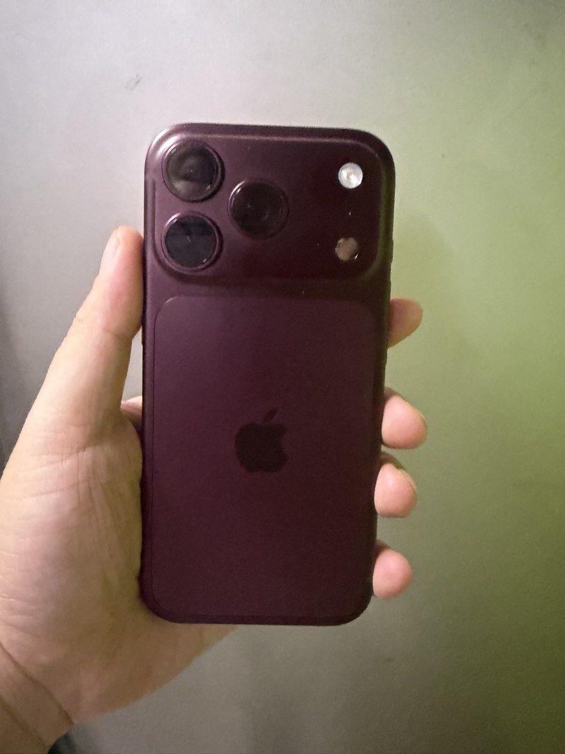 Apple iPhone 18 pro (Category: iPhone 18 Series) located in Manila. Submitted by bryanlapuz (Listing ID 1466415657, Image 3). Description: Complte 256gb Hk variant.
