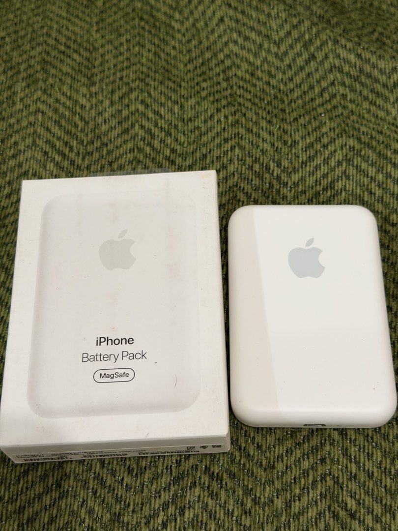 Apple Magsafe Powerbank (Category: Batteries & Power Banks) located in Taguig. Submitted by dvid9 (Listing ID 1466466828, Image 1). Description: - Brand: Apple - Product: MagSafe Battery Pack / Powerbank - Color: White - Condition: Excellent, comes with original box and store invoice/receipt - Features: Magnetic snap-on wireless charging, compact and travel-friendly design - Meet-up Location: Vista Mall Taguig.