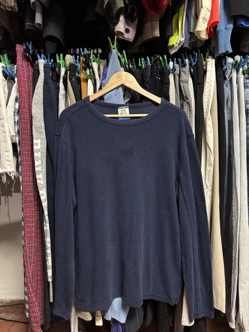 APT.9 sweat shirt (Category: Coats, Jackets and Outerwear) located in Pila. Submitted by isabelasthriftclothes (Listing ID 1466487540, Image 1). Description: .