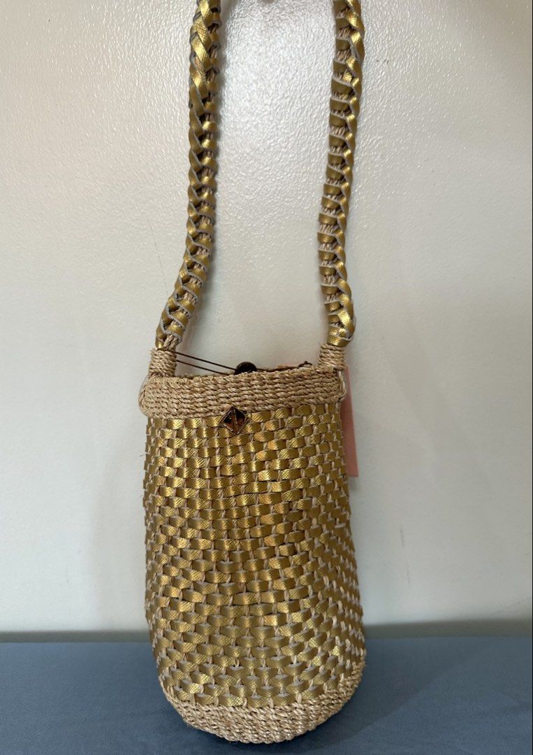 Aranaz Connie bucket mini bag (Category: Beach Bags) located in Quezon City. Submitted by tan__k (Listing ID 1465664196, Image 2). Description: BRANDNEW Connie in gold leather used once personal preloved NO Flaws.