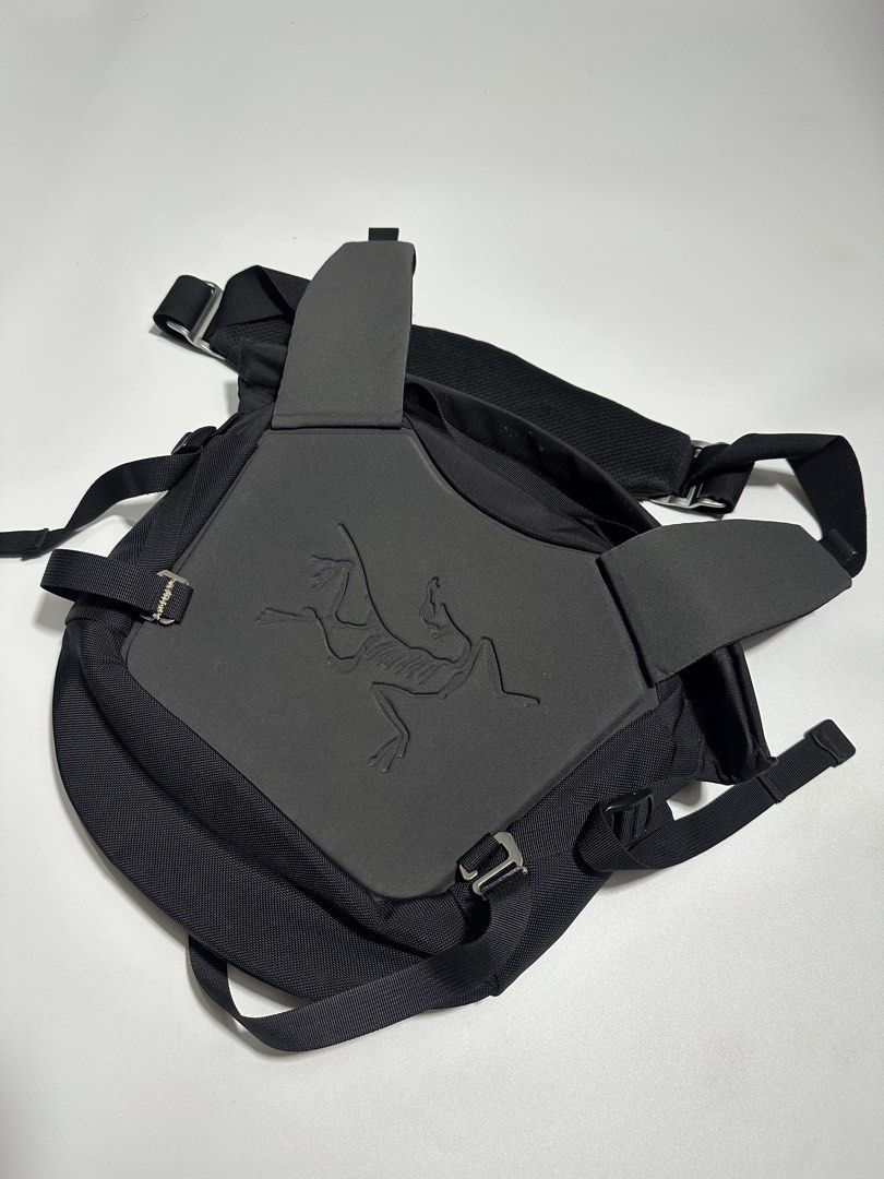 Arcteryx (Category: Sling Bags) located in Valenzuela. Submitted by wytepicks (Listing ID 1466367514, Image 3). Description: Arcteryx Mistral 16 Used Good Condition 1500 only.