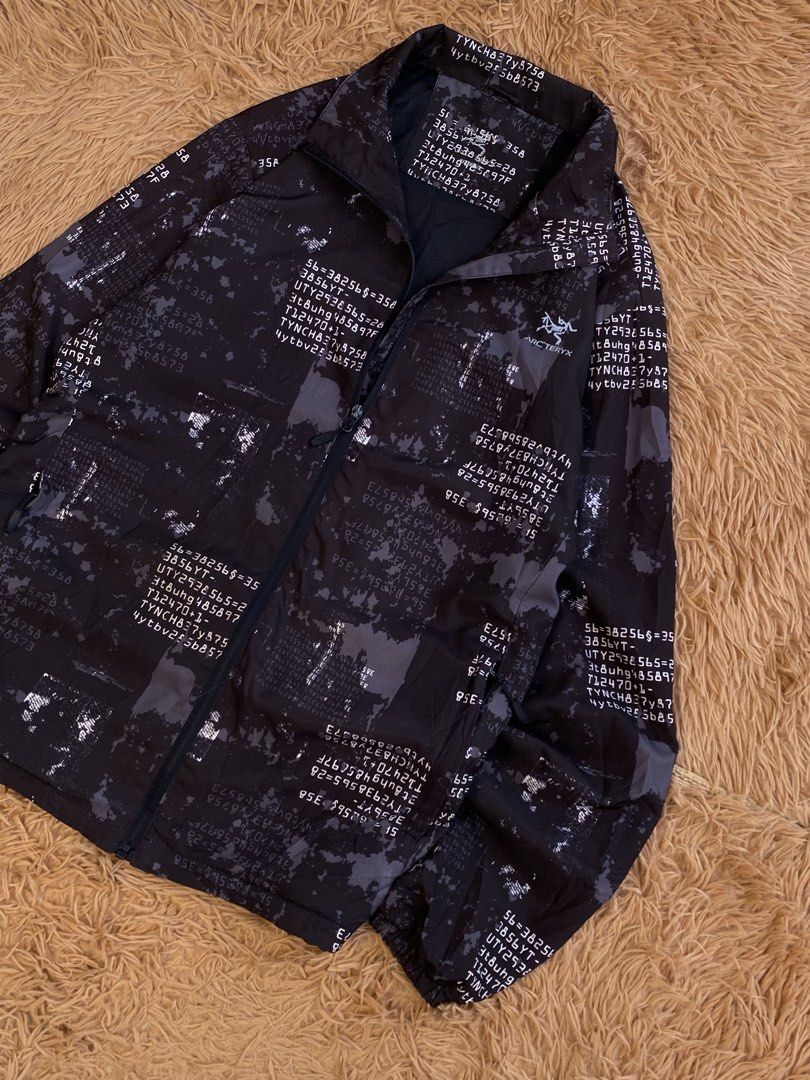 Arc’teryx aop (Category: Coats, Jackets and Outerwear) located in Manila. Submitted by raversantos (Listing ID 1466490456, Image 2). Description: W-23 L-29 No issue Color rate 9.5/10 Excellent condition.