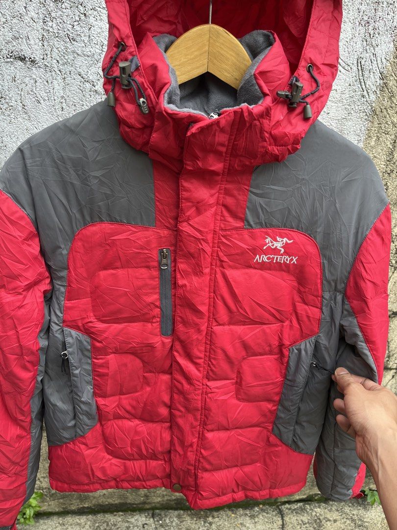Arc’teryx Lightweight Puffer Jacket (Category: Coats, Jackets and Outerwear) located in Angeles City. Submitted by brkebys (Listing ID 1466562926, Image 3). Description: Width: 22 Length: 26 , 27 Color rate: 9.3/10 or better for safety Very good condition Detachable Hood Need clean & missing zipper inside pocket.