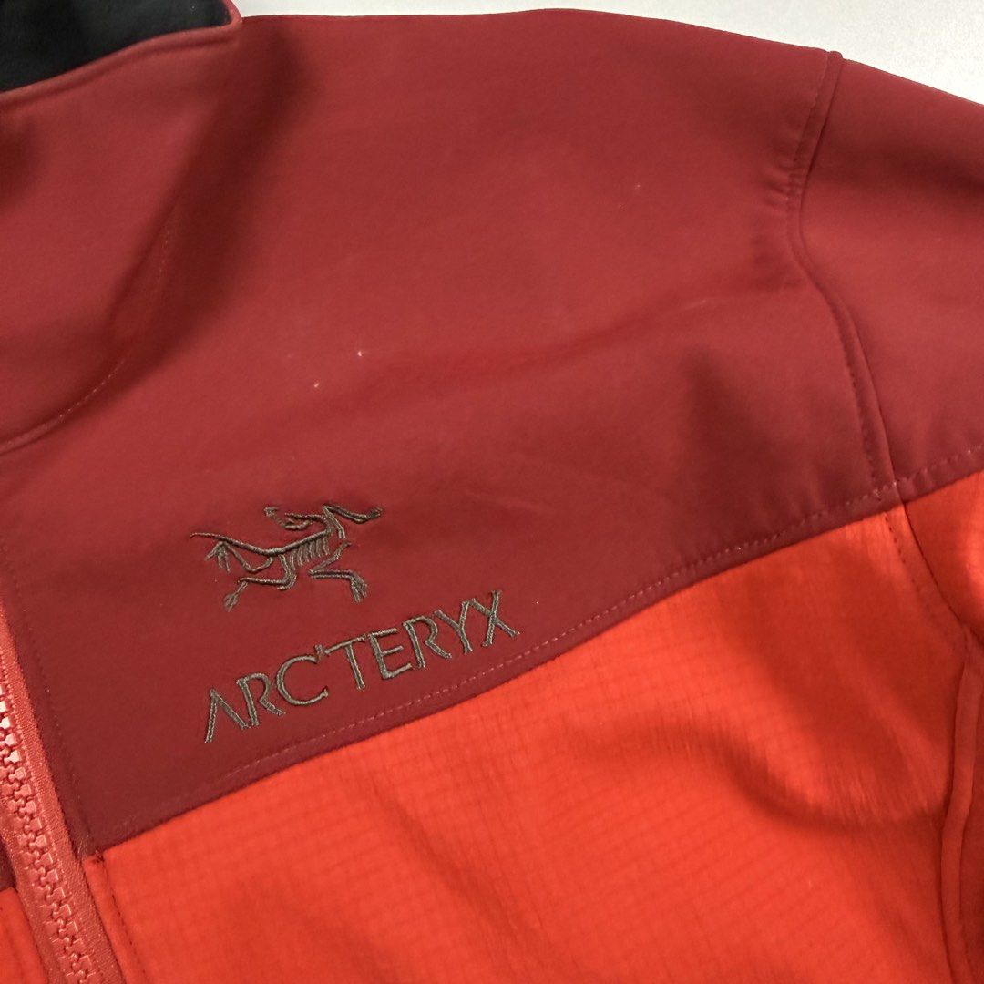 Arc'teryx sigma ar windstopper (Category: Coats, Jackets and Outerwear) located in Cavite. Submitted by epiboie (Listing ID 1466533342, Image 3). Description: Vintagw Acteryx sigma ar windstopper Size medium womens Width 20 Length 24 Color rate: 9.5/10 excellent condition Issue: reinforced hem 3480 - .