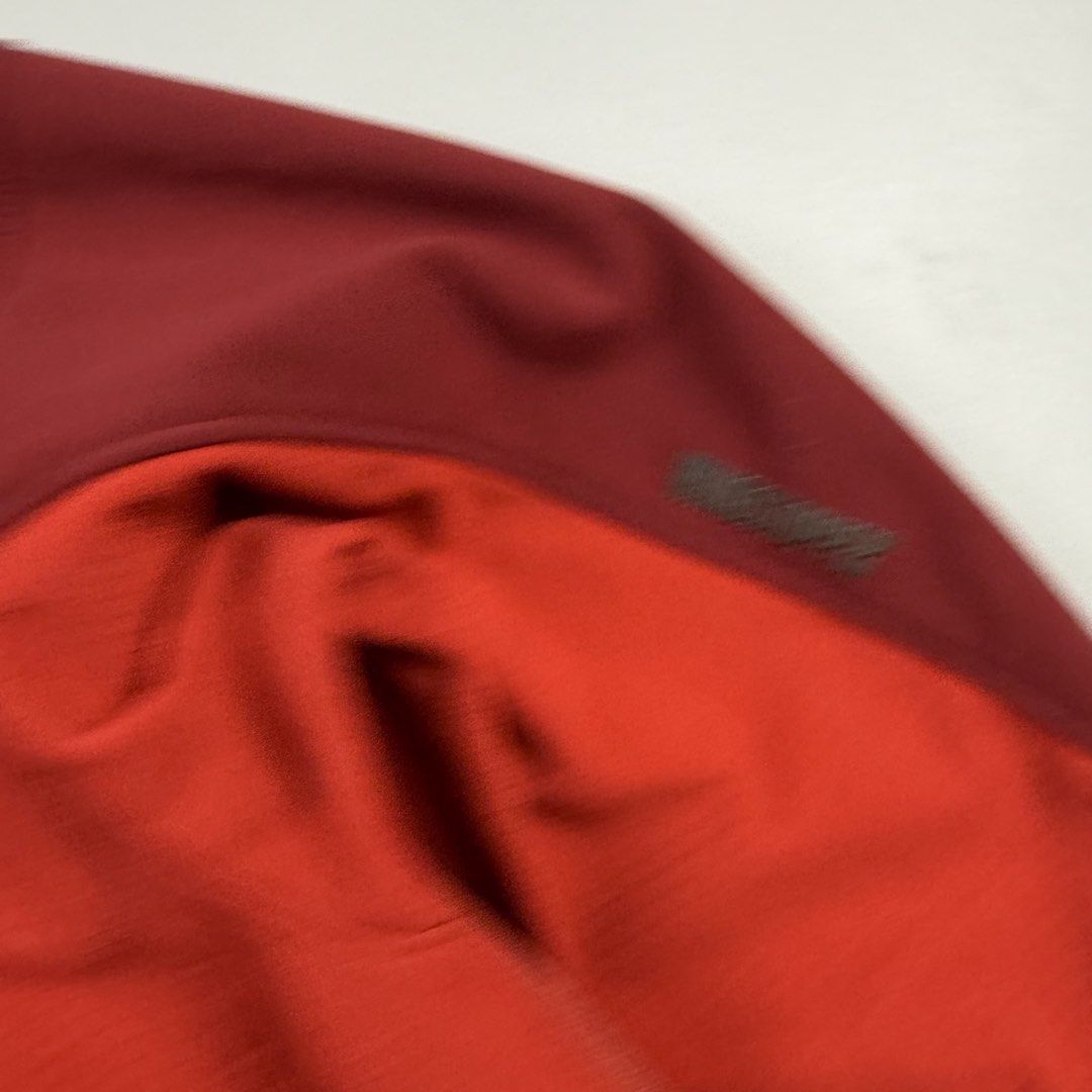 Arc'teryx sigma ar windstopper (Category: Coats, Jackets and Outerwear) located in Cavite. Submitted by epiboie (Listing ID 1466533342, Image 2). Description: Vintagw Acteryx sigma ar windstopper Size medium womens Width 20 Length 24 Color rate: 9.5/10 excellent condition Issue: reinforced hem 3480 - .