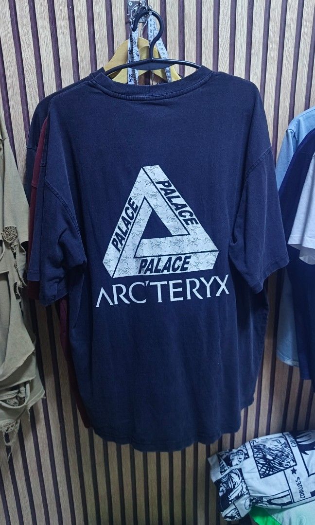 arcteryx x palace (Category: Activewear) located in Caloocan City. Submitted by _jerald_ (Listing ID 1466420283, Image 2). Description: xl size.