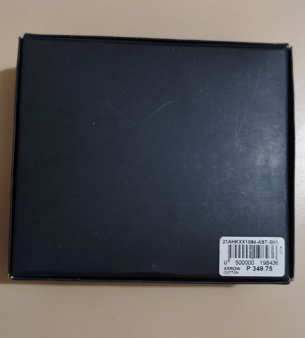 Arrow Premium Handkerchief w/box (Category: Handkerchief & Pocket Squares) located in Pasig City. Submitted by blue.chic02 (Listing ID 1466360178, Image 3). Description: ✅Brandnew, no damage! With box ✅Perfect pang regalo ✅High quality ang tela ✅Php 300 only each box, 3pcs per box. Original price: P349.75 ✅Shipping via lalamove or J&T express ✅Non-COD, payment first (Pay kapag may rider na, ako po ang magbubook just give me ur exact address info 