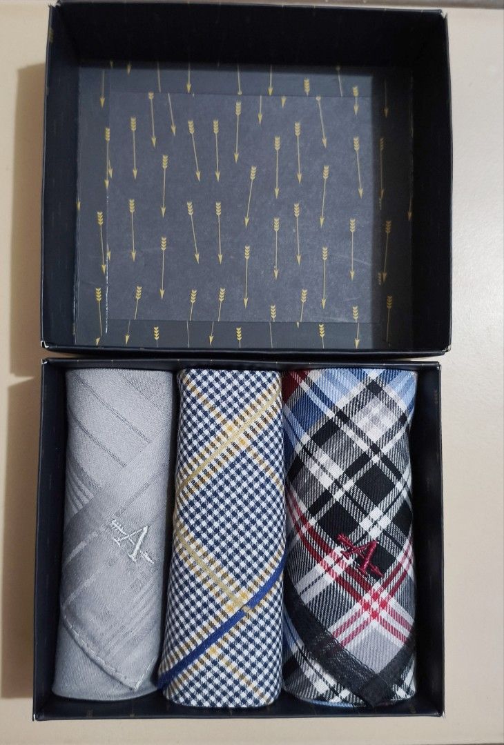 Arrow Premium Handkerchief w/box (Category: Handkerchief & Pocket Squares) located in Pasig City. Submitted by blue.chic02 (Listing ID 1466360178, Image 1). Description: ✅Brandnew, no damage! With box ✅Perfect pang regalo ✅High quality ang tela ✅Php 300 only each box, 3pcs per box. Original price: P349.75 ✅Shipping via lalamove or J&T express ✅Non-COD, payment first (Pay kapag may rider na, ako po ang magbubook just give me ur exact address info 
