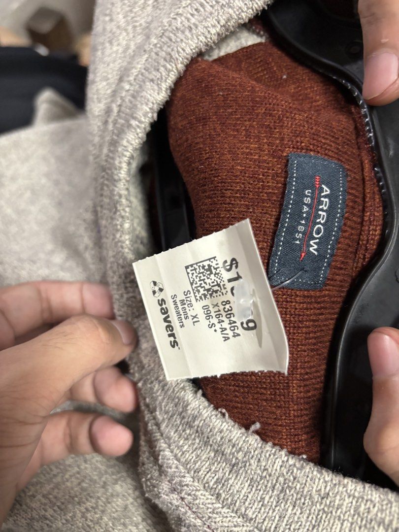 ARROW sweat shirt (Category: Coats, Jackets and Outerwear) located in Pila. Submitted by isabelasthriftclothes (Listing ID 1466493555, Image 2). Description: .