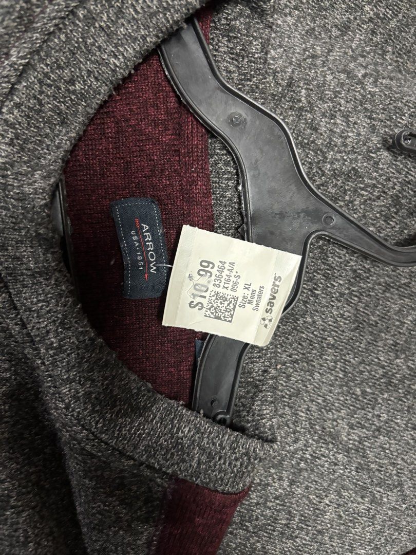 ARROW sweat shirt (Category: Coats, Jackets and Outerwear) located in Pila. Submitted by isabelasthriftclothes (Listing ID 1466494216, Image 2). Description: .