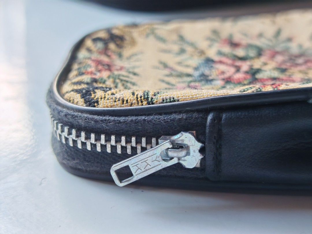 Artistic Knitted Leather Coin Purse (Category: Wallets & Card Holders) located in Cavite. Submitted by zekesfinds (Listing ID 1466437594, Image 3). Description: .
