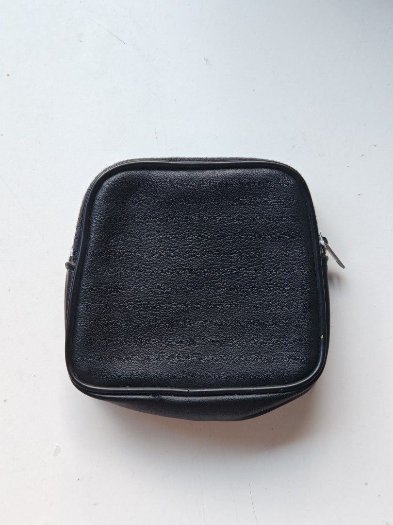 Artistic Knitted Leather Coin Purse (Category: Wallets & Card Holders) located in Cavite. Submitted by zekesfinds (Listing ID 1466437594, Image 2). Description: .
