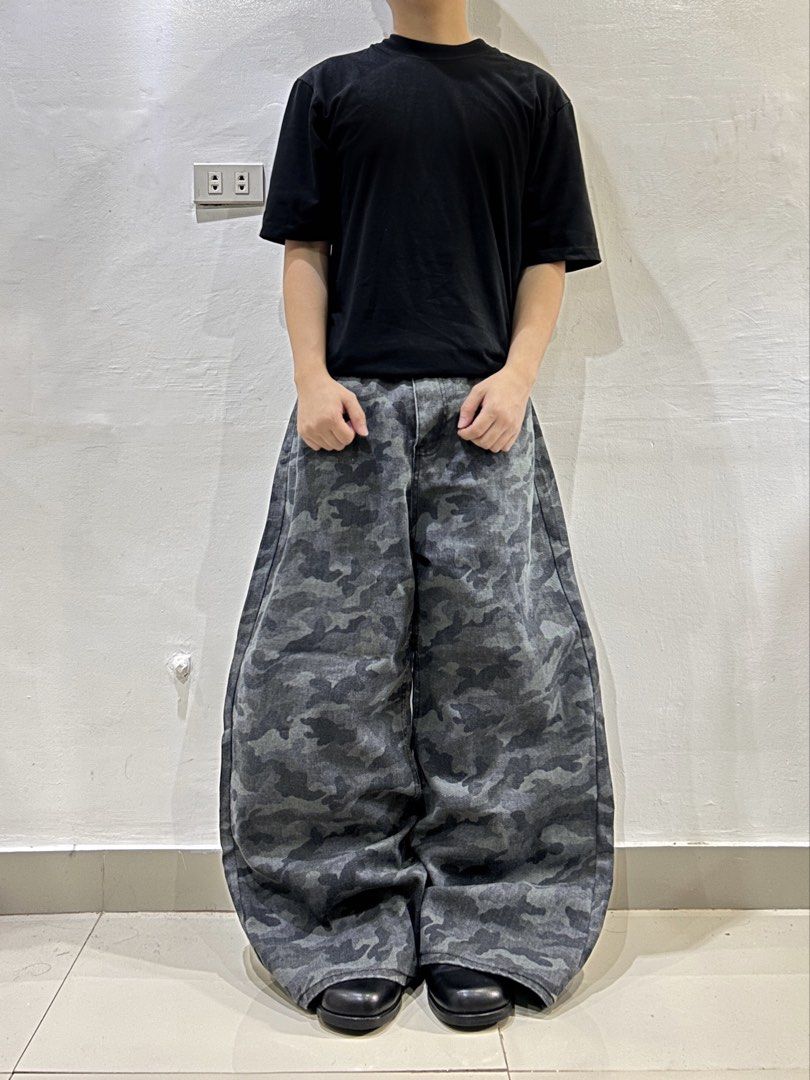 ASH CAMOUFLAGE WIDE LEGGED JEANS (Category: Jeans) located in Subic. Submitted by kidfrom00s (Listing ID 1466393262, Image 3). Description: ASH CAMOUFLAGE WIDE LEGGED JEANS 34” TO 36” WAIST 15” THIGH 41” LENGTH 13” HEM / OPEN LEG .