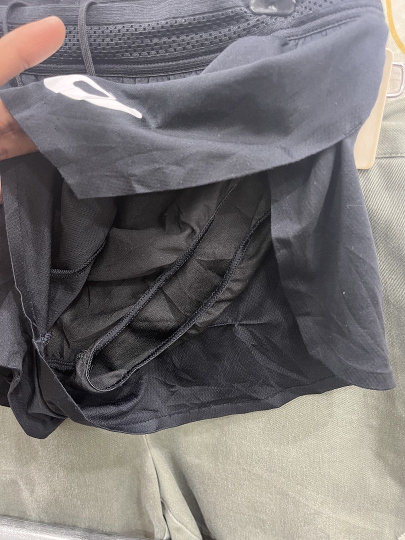 Asics Black Running Shorts Size M (Category: Shorts) located in Kidapawan. Submitted by azythrift (Listing ID 1466465448, Image 3). Description: - Brand: Asics - Size: Medium (M) - Color: Classic Black with white logo on left leg - Material: Lightweight, quick-drying polyester - Comfort: Built-in inner lining for extra coverage - Breathability: Mesh panels near the waistband - Fit: Elastic waistband with adjustable drawstring - Easy to wash and m