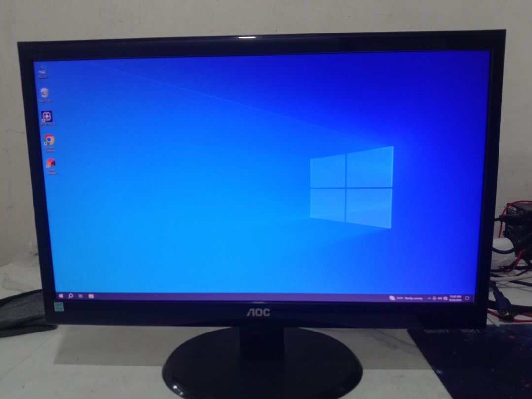 Assorted Desktop Monitors AOC Lenovo Samsung (Category: Monitor Screens) located in Bulacan. Submitted by romil0704961168 (Listing ID 1466490677, Image 3). Description: - Brand: AOC, Lenovo, Samsung (Various sizes) - Color: Sleek black casing - Condition: Tested, 100% working, Windows display verified - Inclusion: Stand base included per unit - Ideal for: Office upgrades, WFH setups, or internet cafes - Purchase Options: Available per unit or tak