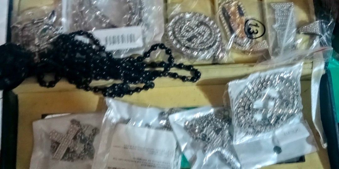 Assorted necklace (Category: Everything Else Others) located in Paranaque City. Submitted by dimaguilaa94969 (Listing ID 1466455577, Image 2). Description: 650 each and the big costume jewelry 1500;each.