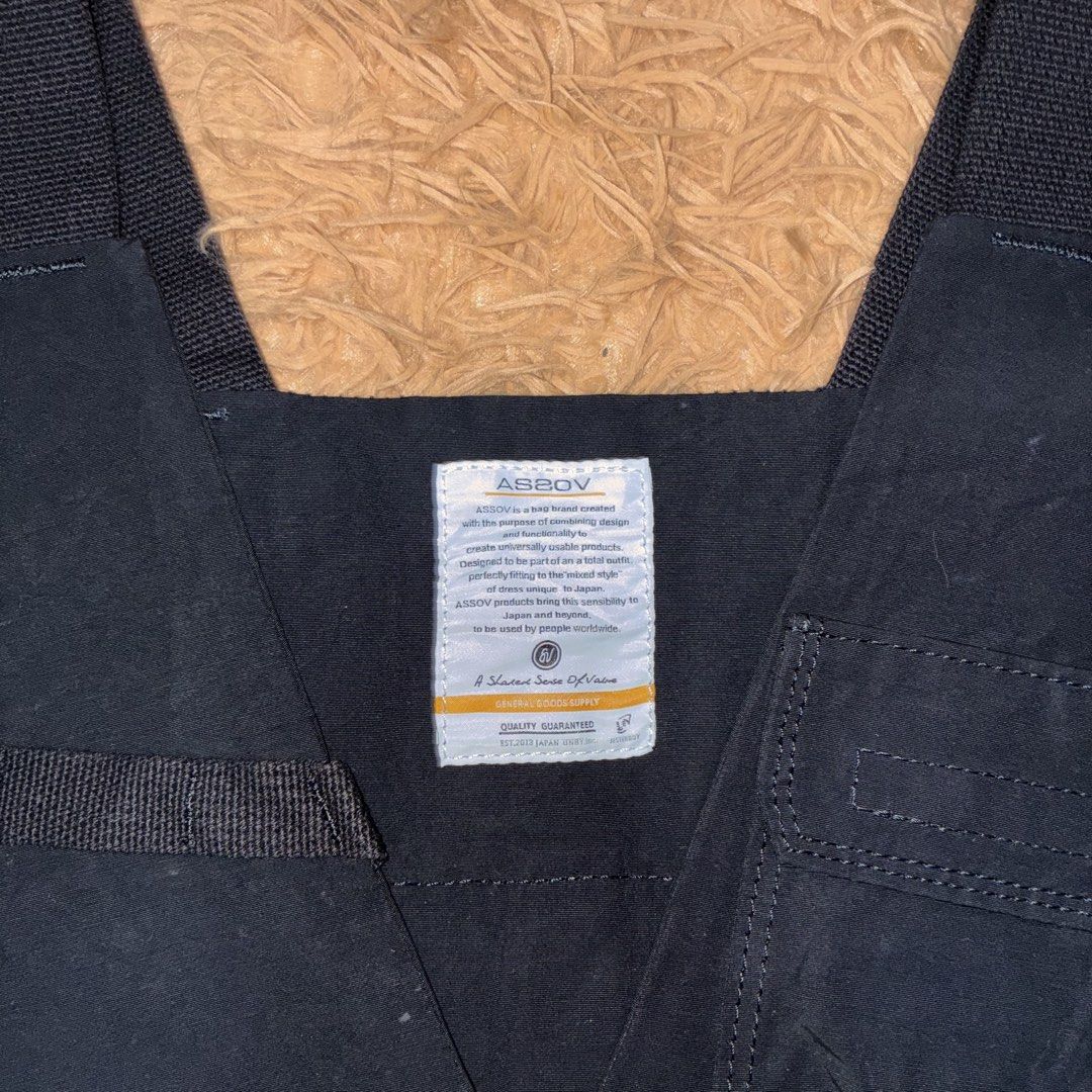 ASSOV Shrink Nylon Camp Vest (Category: Coats, Jackets and Outerwear) located in Nabua. Submitted by elevadoray (Listing ID 1466358454, Image 3). Description: ASSOV Shrink Nylon Camp Vest Medium (23.5 x 24 Inches) Excellent Condition (9.5/10) P1,000 Other Detail: -With Side Pocket -2 Medium Front Zipper Pocket -1 Chest Utilitt Pocket -1 Back Zipper Pocket -Huge Back Belt Pocket.