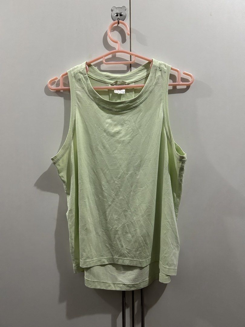 Athleta Active Top (Category: Activewear) located in Manila. Submitted by chen_clybelles (Listing ID 1466509914, Image 2). Description: .