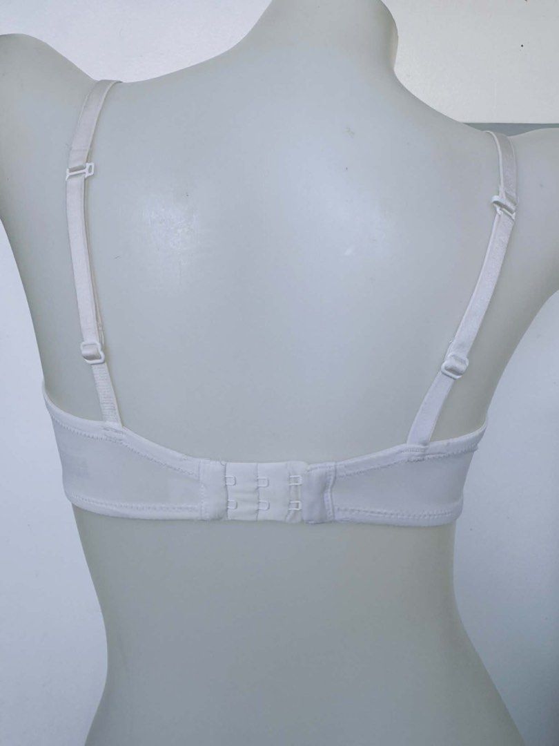 auden white underwirebra 32B (Category: Undergarments & Loungewear) located in San Jose. Submitted by 99ners (Listing ID 1466557977, Image 3). Description: .