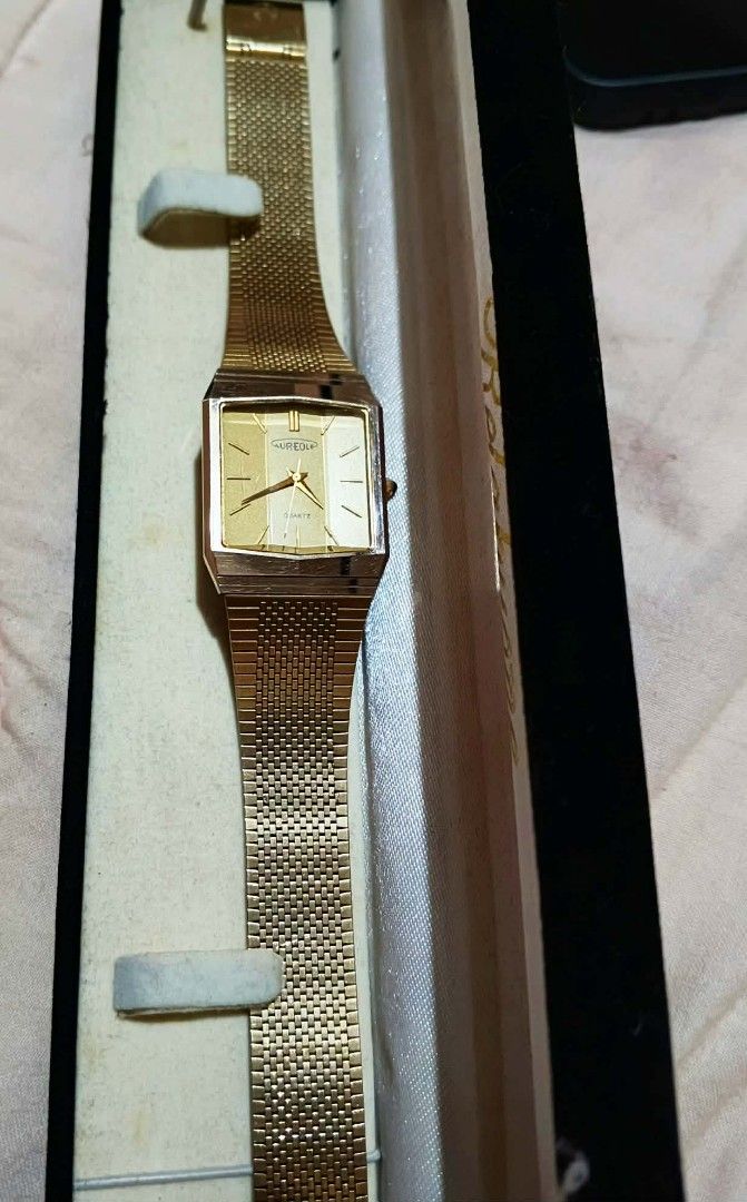 Aureole SW-E206 Quartz Gold Tone Watch (Category: Women's Watches) located in Cavite. Submitted by noblepenguin_6c8662 (Listing ID 1466435283, Image 1). Description: - Brand: Vintage Aureole - Movement: Quartz (Battery operated) - Design: Elegant square dial in a gold tone finish -Working Well - Strap: Matching gold tone mesh strap - Material: Stainless steel back (Model: SW-E206 - Inclusion: box - Condition: Excellent vintage condition.