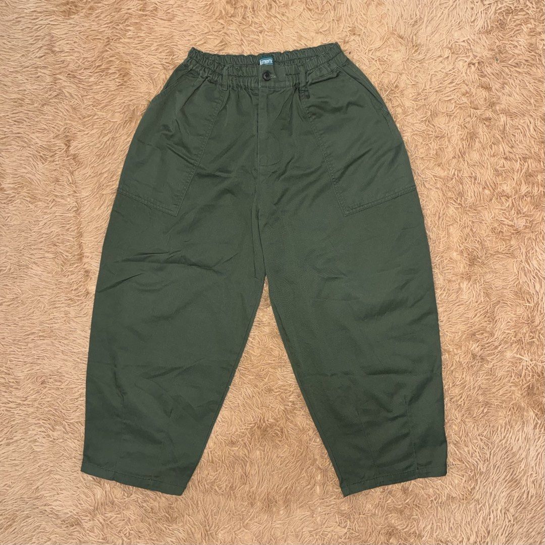 Authentic Balloon Leg Pants (Category: Jeans) located in Nabua. Submitted by elevadoray (Listing ID 1466451437, Image 1). Description: Authentic Balloon Leg Pants Large (34 - 36 Waistline) (38 Inches Length) Excellent Condition (10/10) P750.