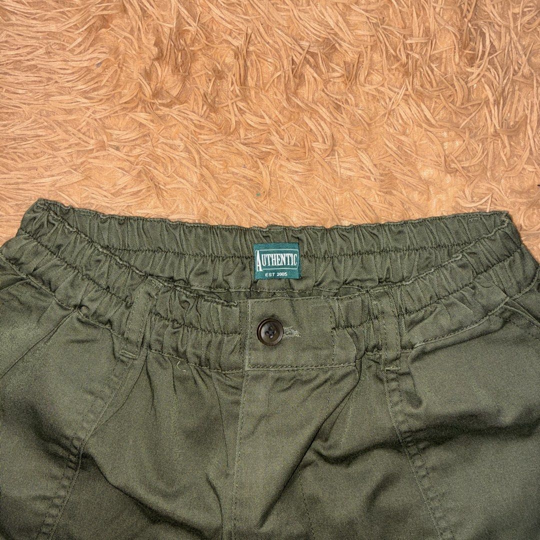 Authentic Balloon Leg Pants (Category: Jeans) located in Nabua. Submitted by elevadoray (Listing ID 1466451437, Image 2). Description: Authentic Balloon Leg Pants Large (34 - 36 Waistline) (38 Inches Length) Excellent Condition (10/10) P750.