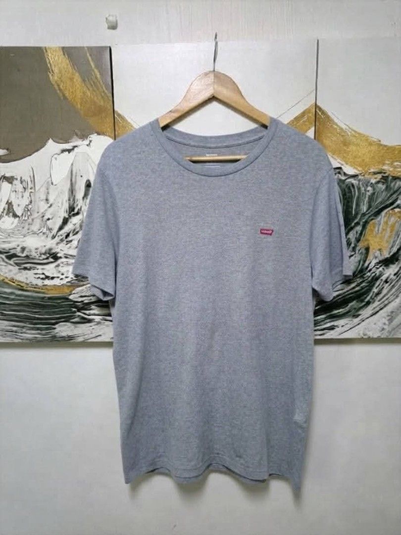 AUTHENTIC Camiseta LEVI'S (Category: Activewear) located in Magalang. Submitted by itskate_cc (Listing ID 1466469728, Image 2). Description: AUTHENTIC Camiseta LEVI'S ACTUAL SIZE USING INCHES ARMPIT Widht 20 Length/ 28 FITTINGS IS LARGE BRAND NEW CONDITION ISSUE:0 Message if you have any other question about sizing. We do shipping nation wide I'm also A open for video call so that you can see the item you 're interested to buy. Courier, DHL, JNT,