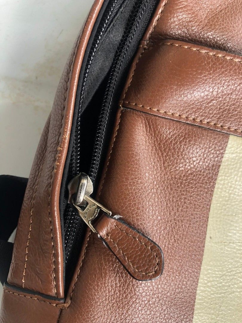 Authentic Coach Bag (Category: Sling Bags) located in Manila. Submitted by leoshopthrifted (Listing ID 1466355695, Image 2). Description: Authentic Coach Bag Good condition.